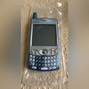 Sprint Palm Treo 650 Cell Phone Brand New in Box